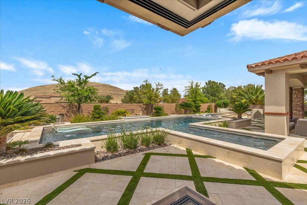 4 Cottonwood Canyon Court Las Vegas NV 89141