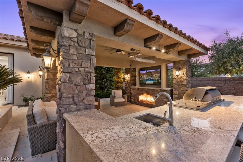 4 Cottonwood Canyon Court Las Vegas NV 89141
