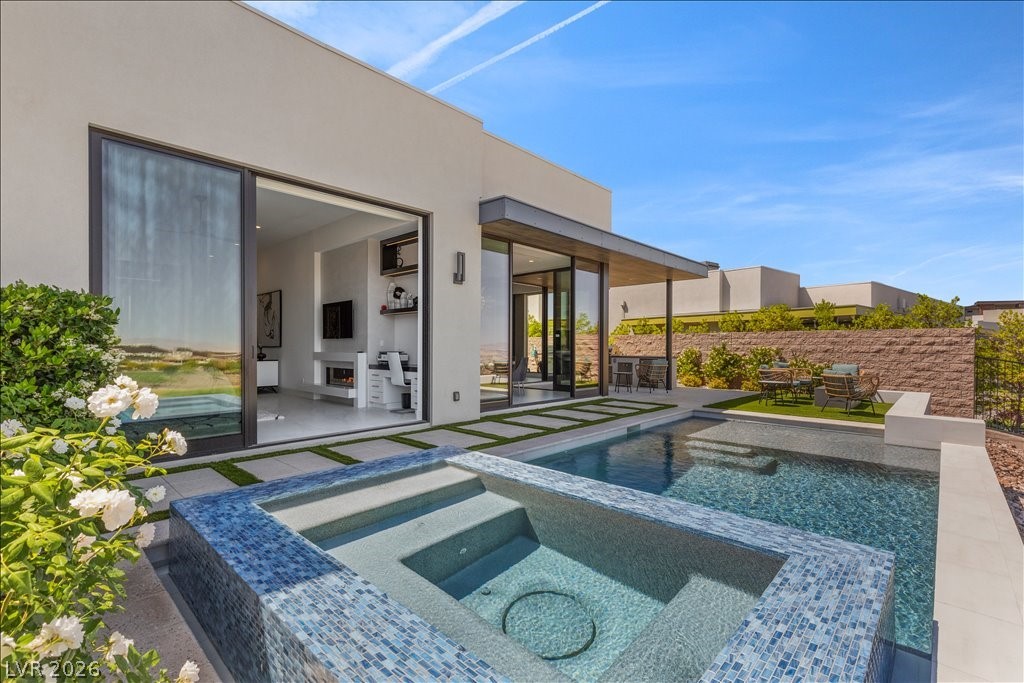 656 Scenic Cliff Drive Henderson NV 89012