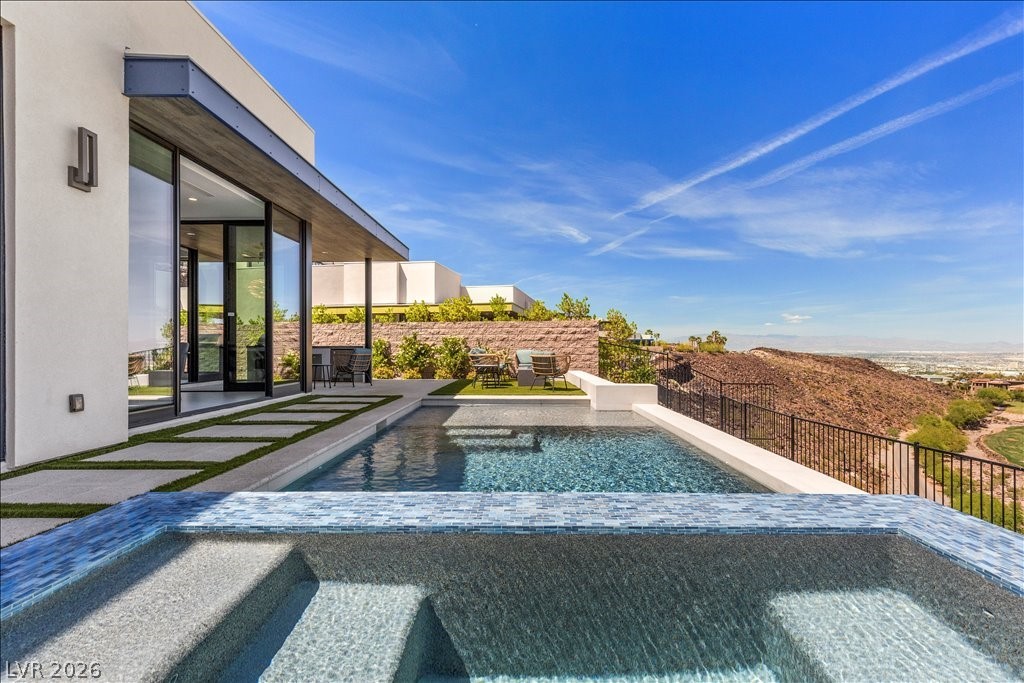 656 Scenic Cliff Drive Henderson NV 89012