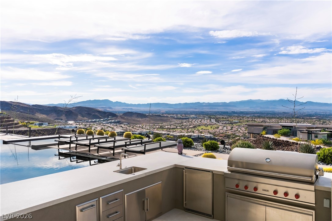 1550 Dragon Crest Avenue Henderson NV 89012