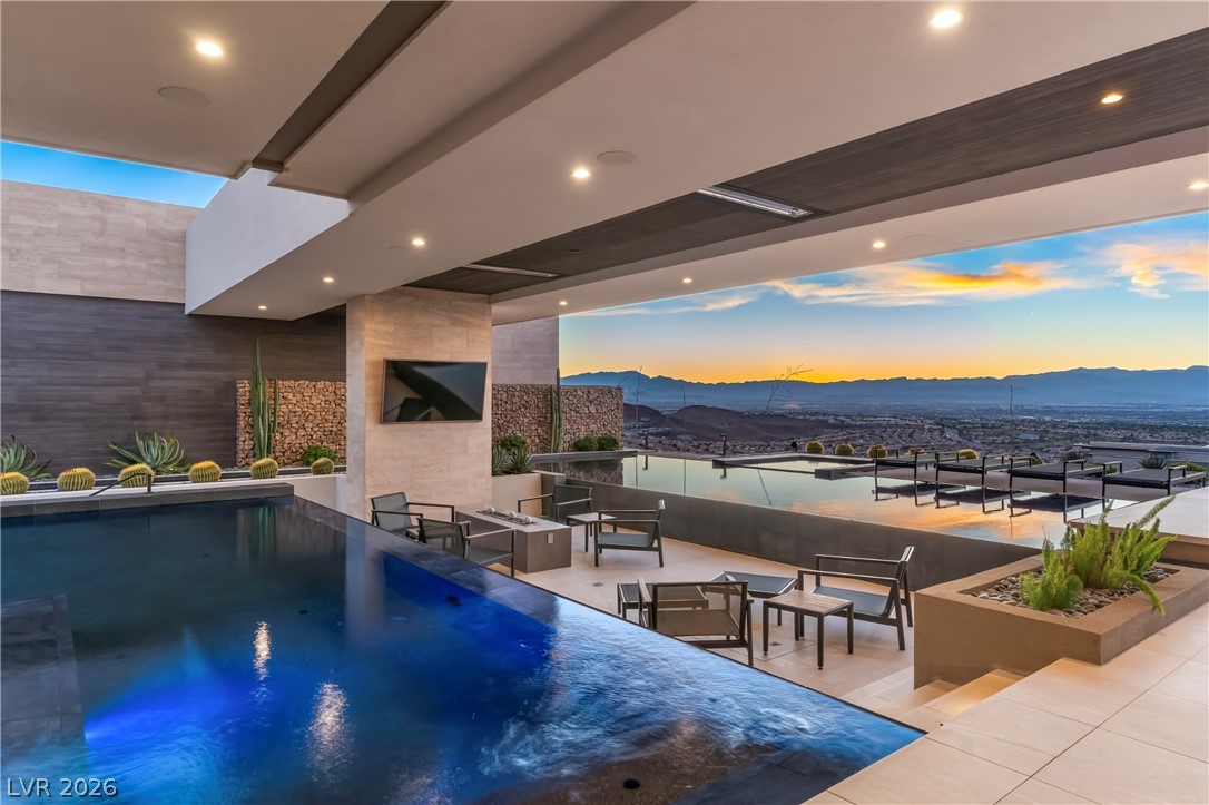 1550 Dragon Crest Avenue Henderson NV 89012