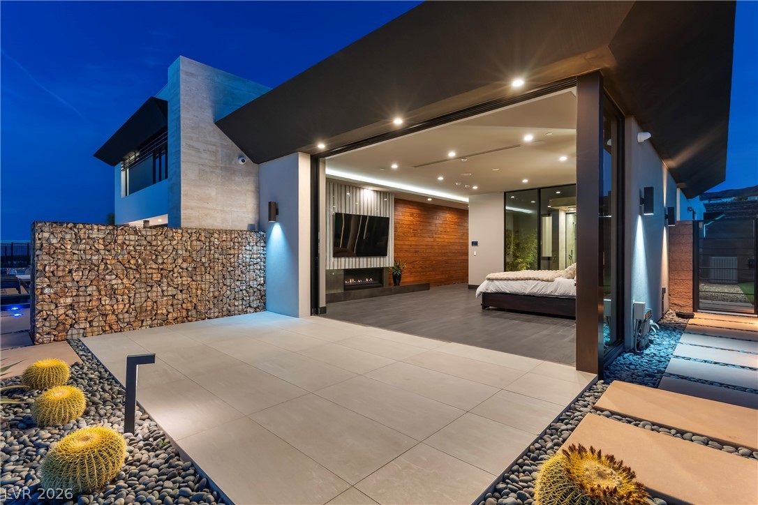 1550 Dragon Crest Avenue Henderson NV 89012