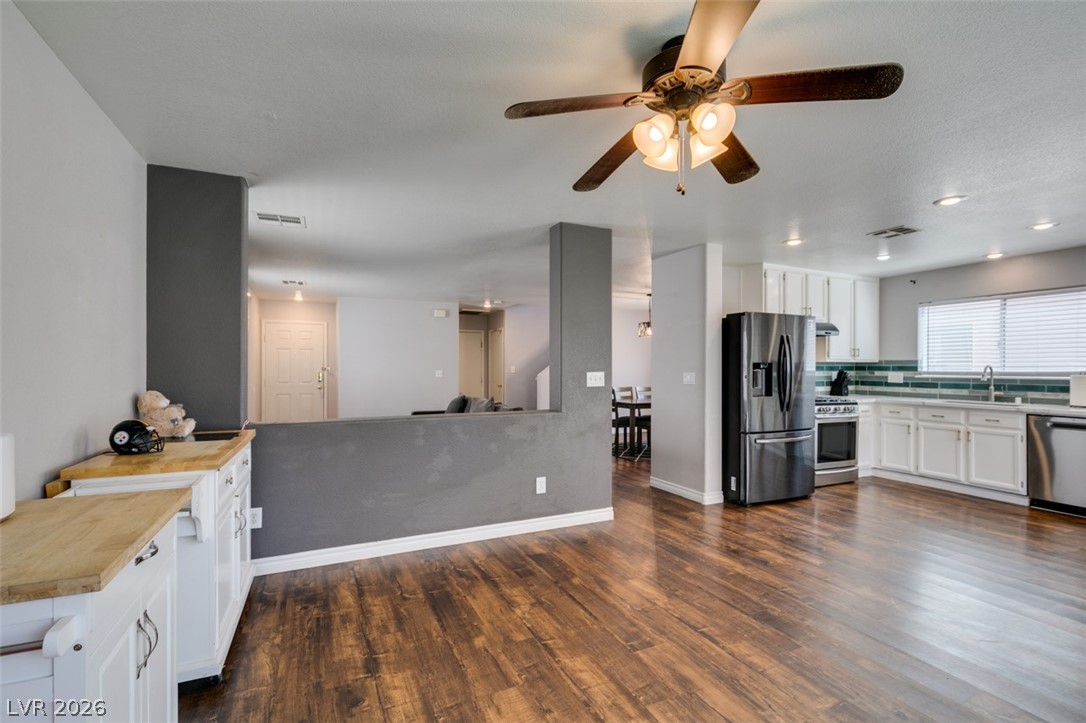 9557 Green Spruce Street Las Vegas NV 89123