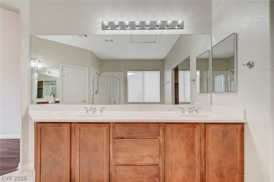 8112 Chestnut Hollow Avenue Las Vegas NV 89131