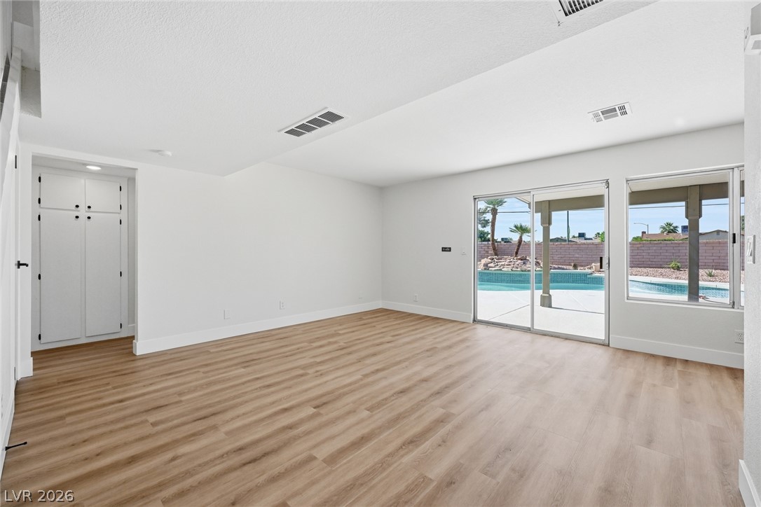 7275 Bridgeview Avenue Las Vegas NV 89147