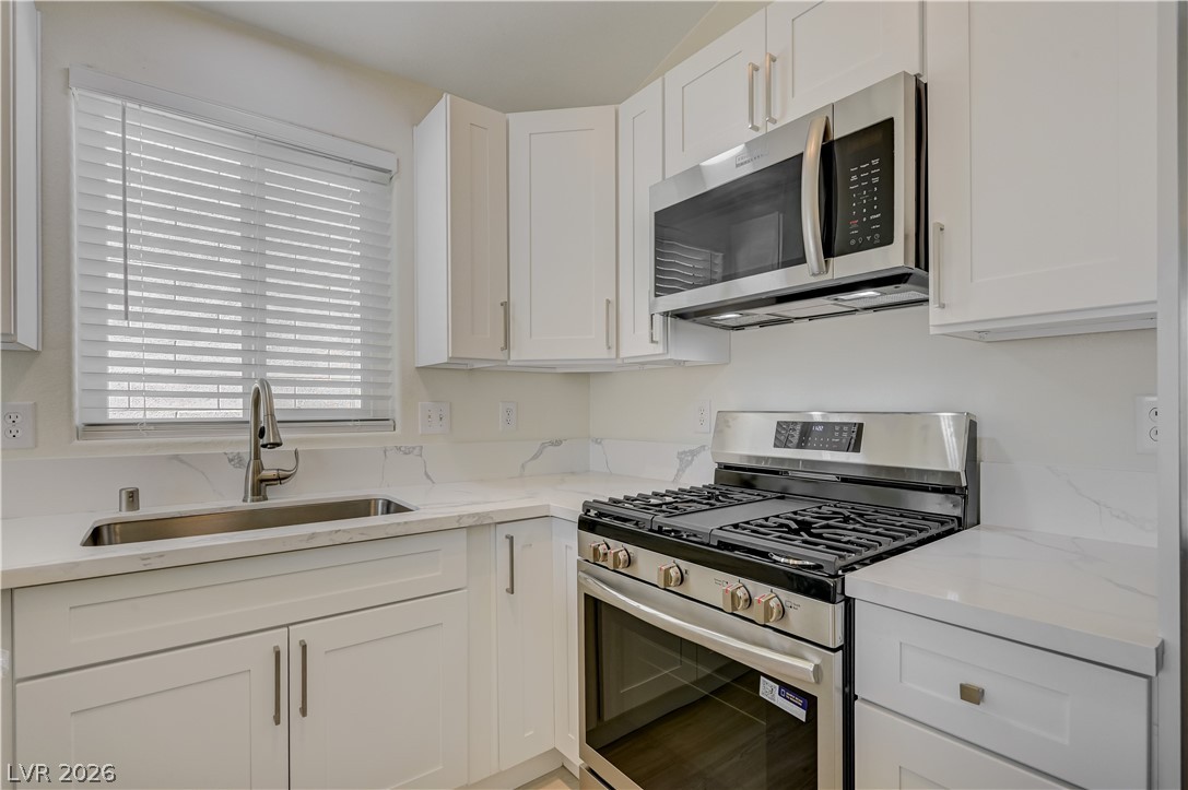 7313 Silver Ridge Drive Las Vegas NV 89128