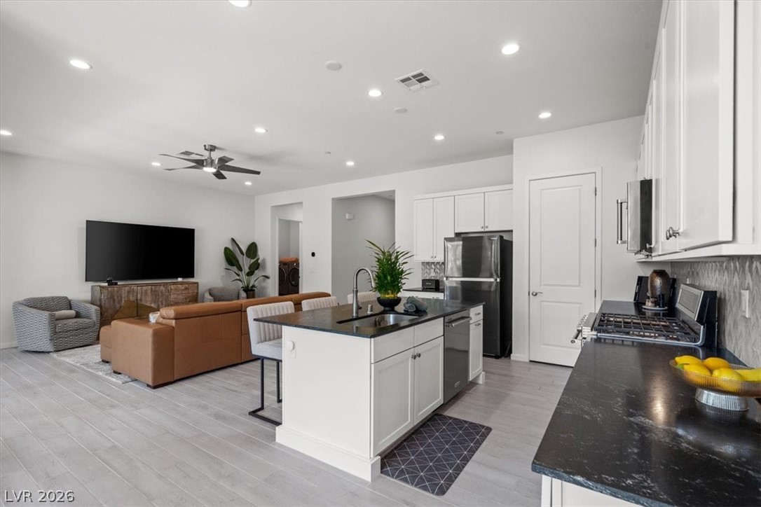 9987 Yetti Stroll Avenue Las Vegas NV 89166