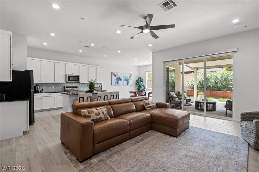 9987 Yetti Stroll Avenue Las Vegas NV 89166