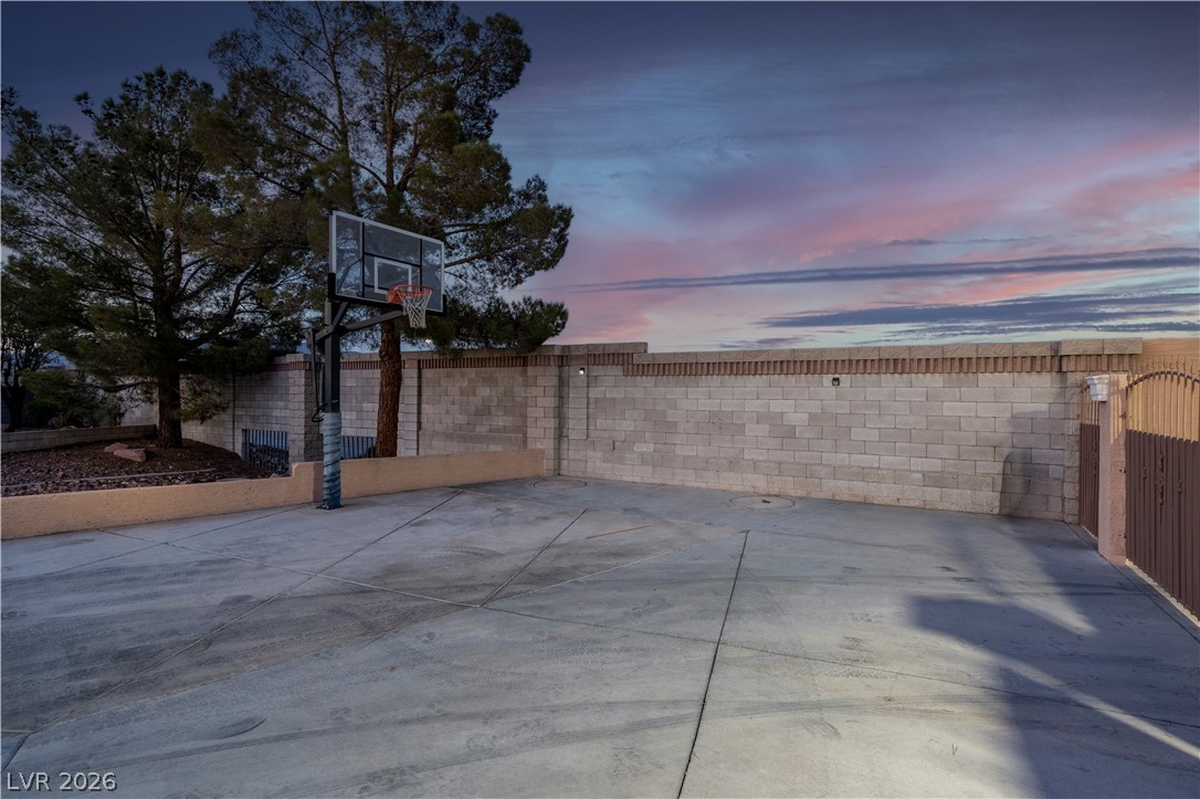 8201 Fawn Meadow Avenue Las Vegas NV 89149