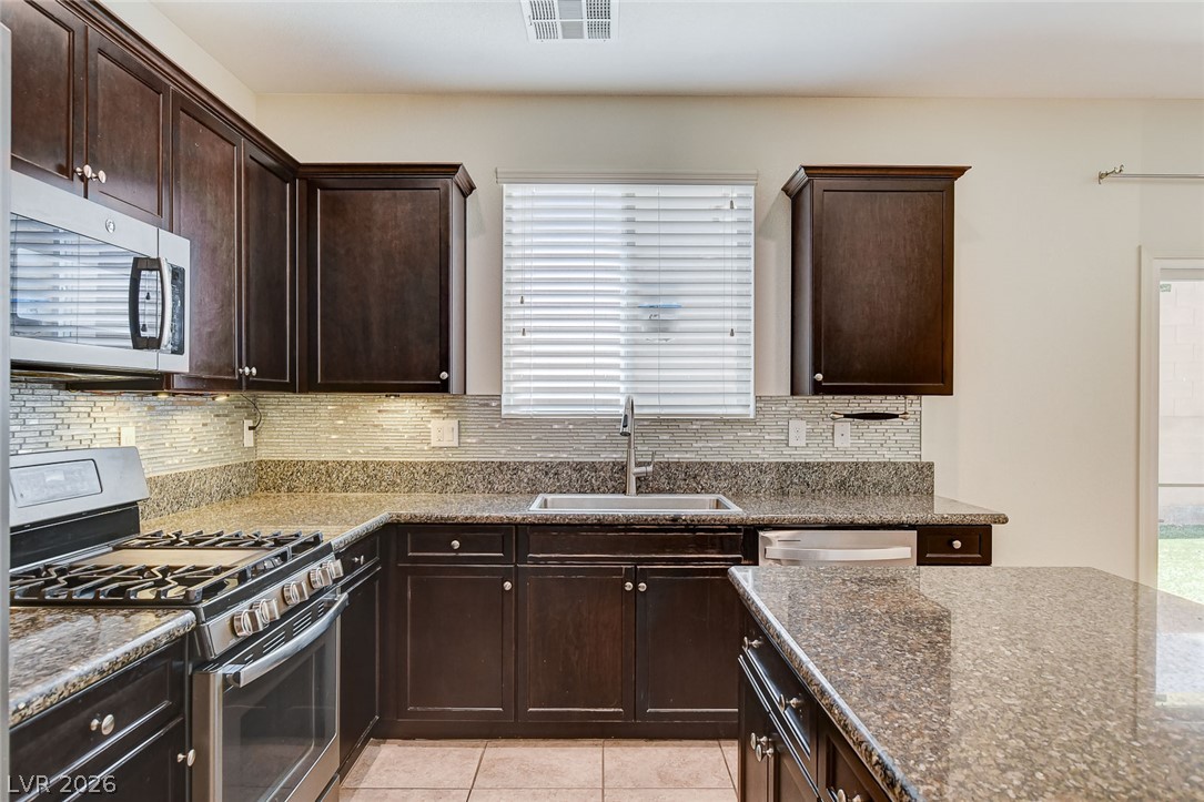 7841 Blue Lake Peak Street Las Vegas NV 89166