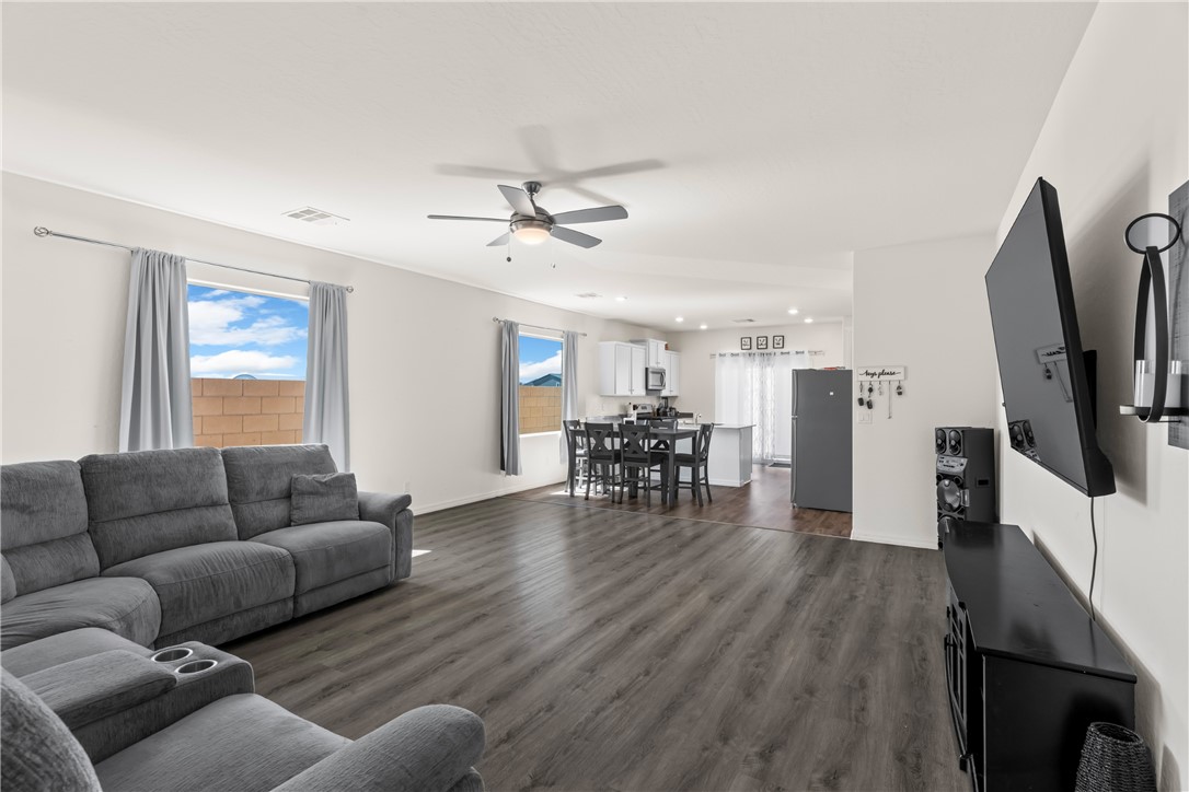 2687 Pavehawk Way Las Vegas NV 89156