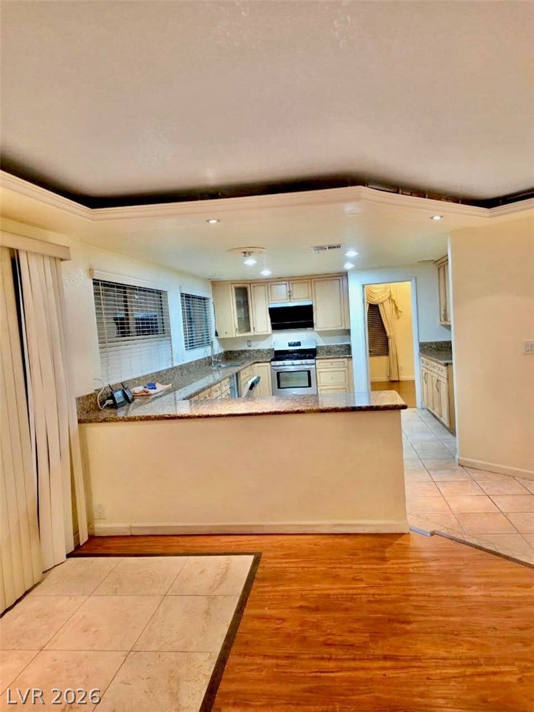 4727 Beaconsfield Street Las Vegas NV 89147