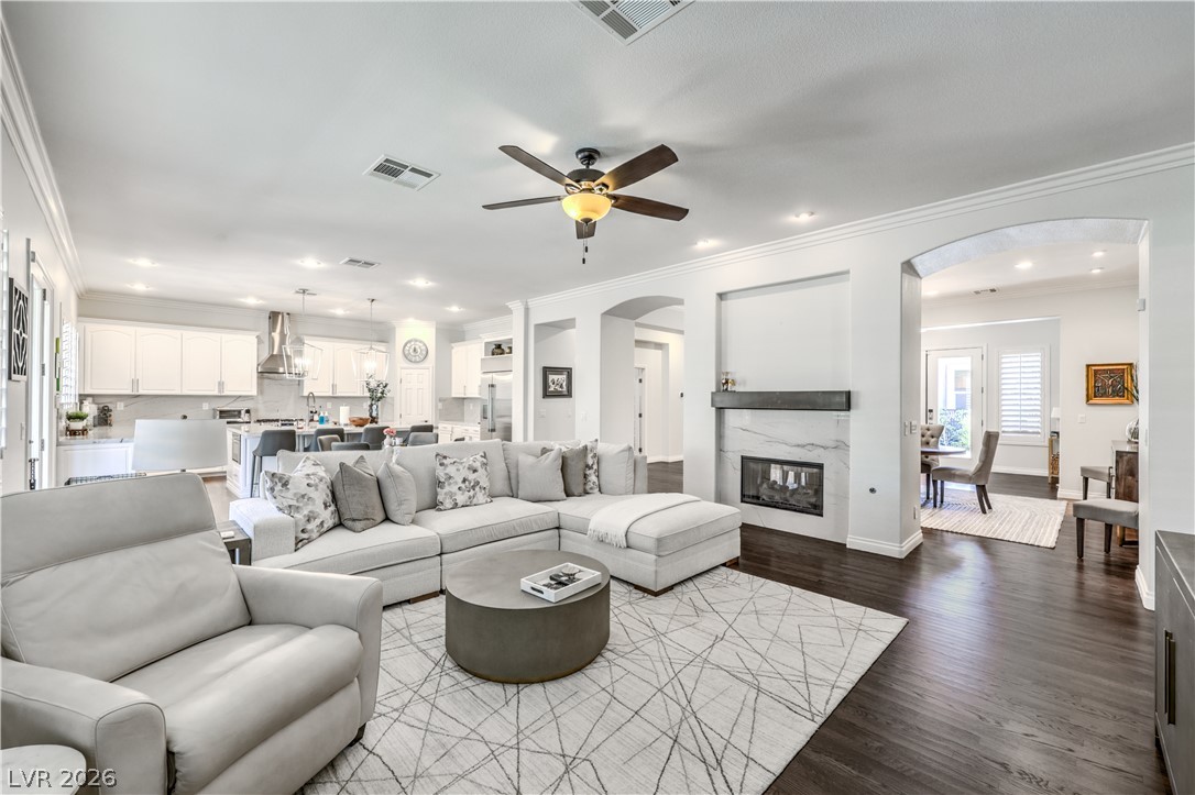 7166 Frontier Hills Avenue Las Vegas NV 89113