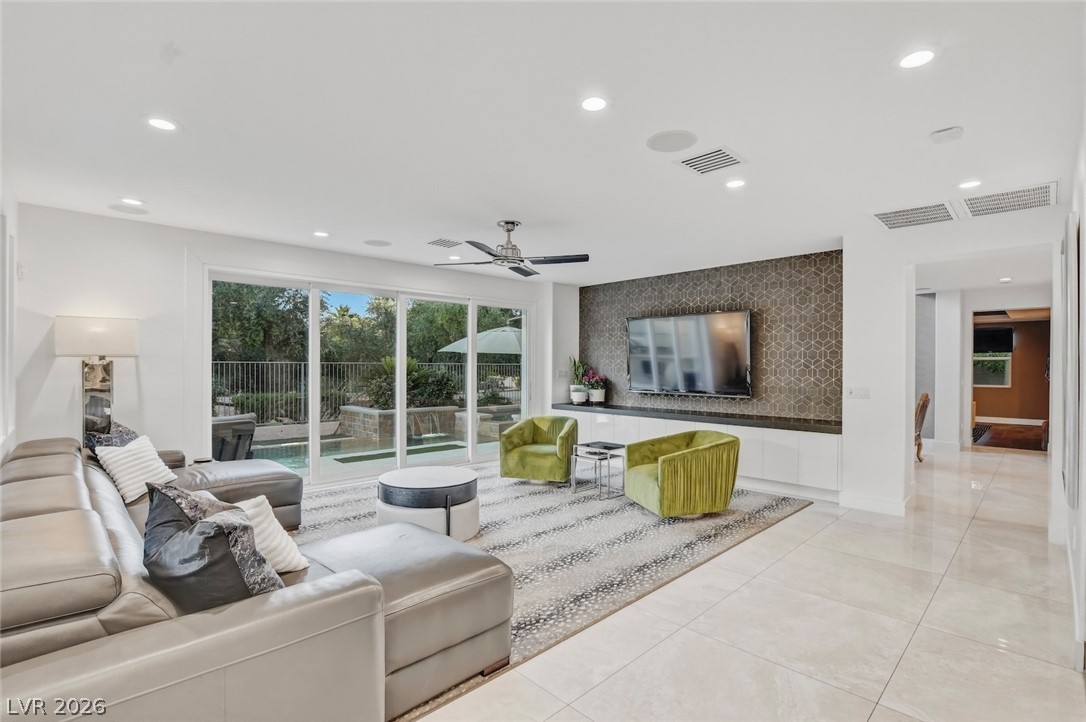 10736 Penhurst Way Las Vegas NV 89135