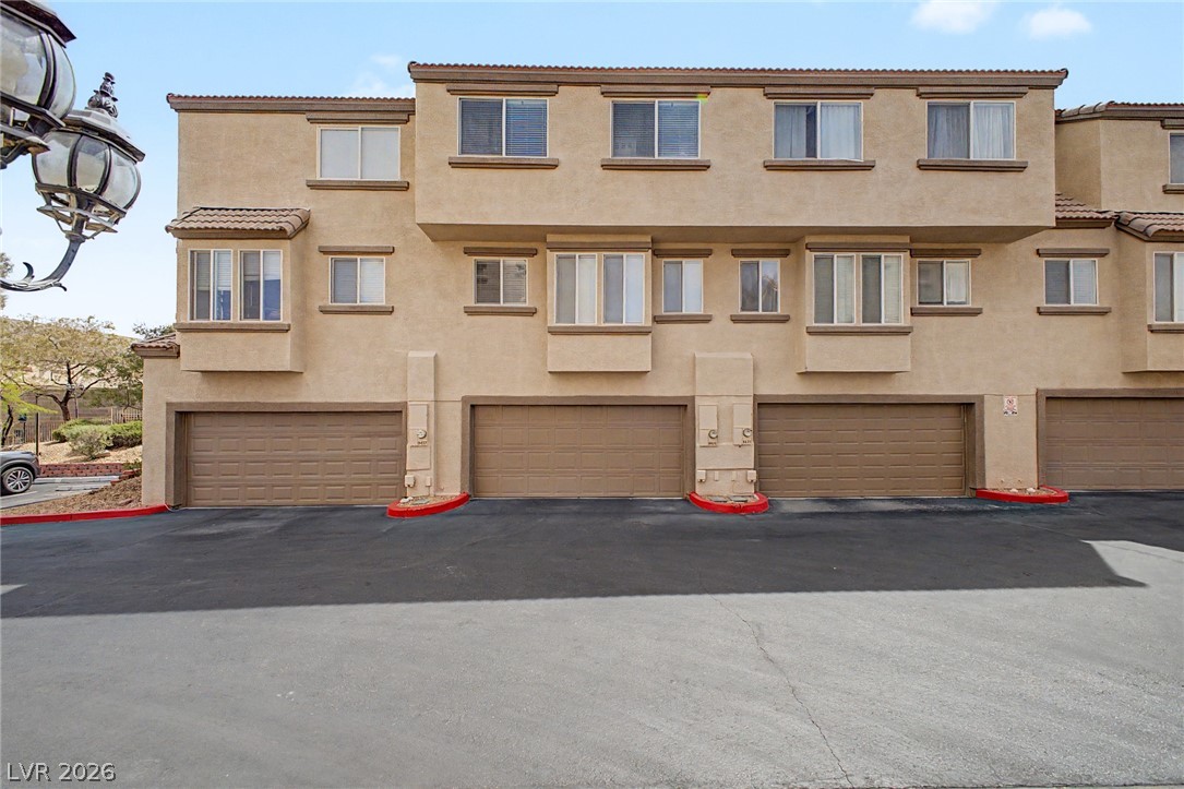 8431 Tiger Woods Avenue Las Vegas NV 89128