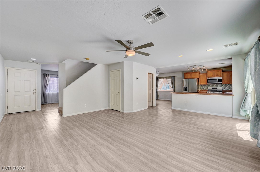 9139 Mackanos Avenue Las Vegas NV 89148