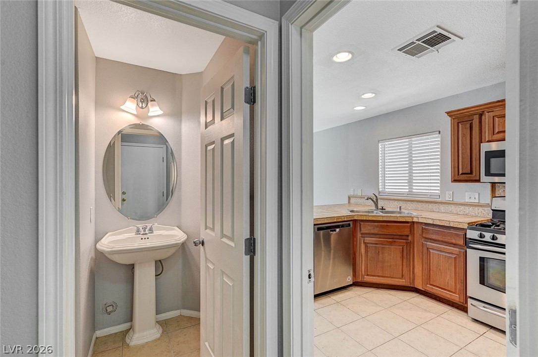 8433 Spencer Canyon Street Las Vegas NV 89166
