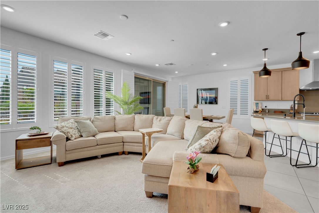 124 Lake Oasis Street Henderson NV 89011