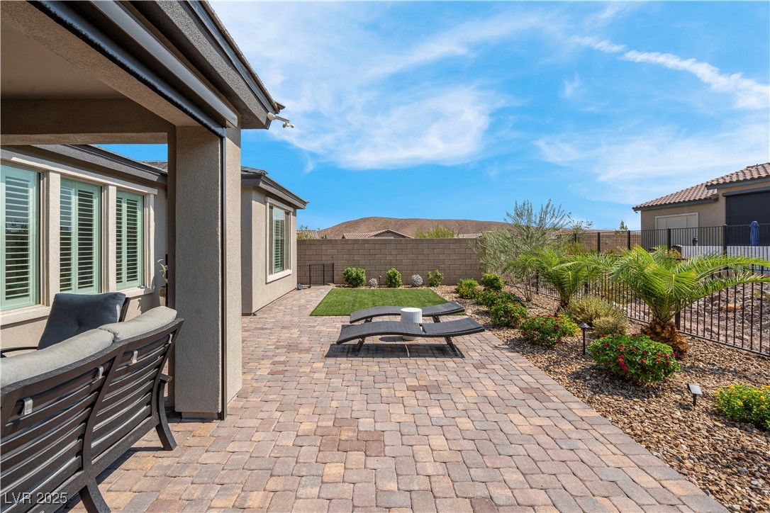 124 Lake Oasis Street Henderson NV 89011