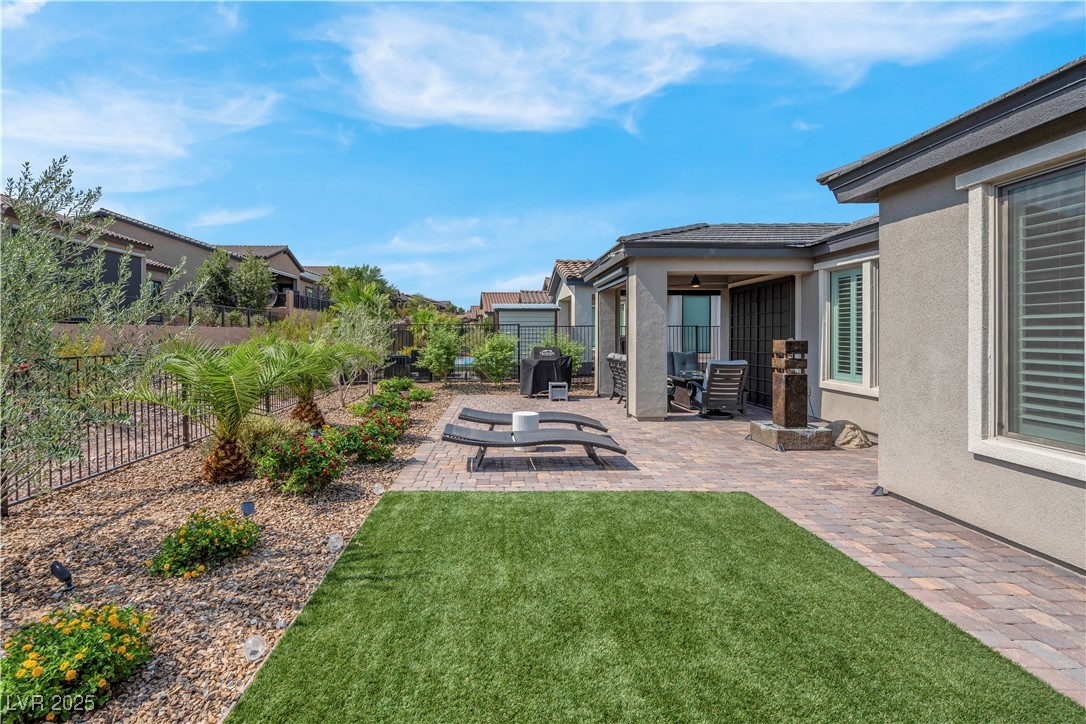 124 Lake Oasis Street Henderson NV 89011