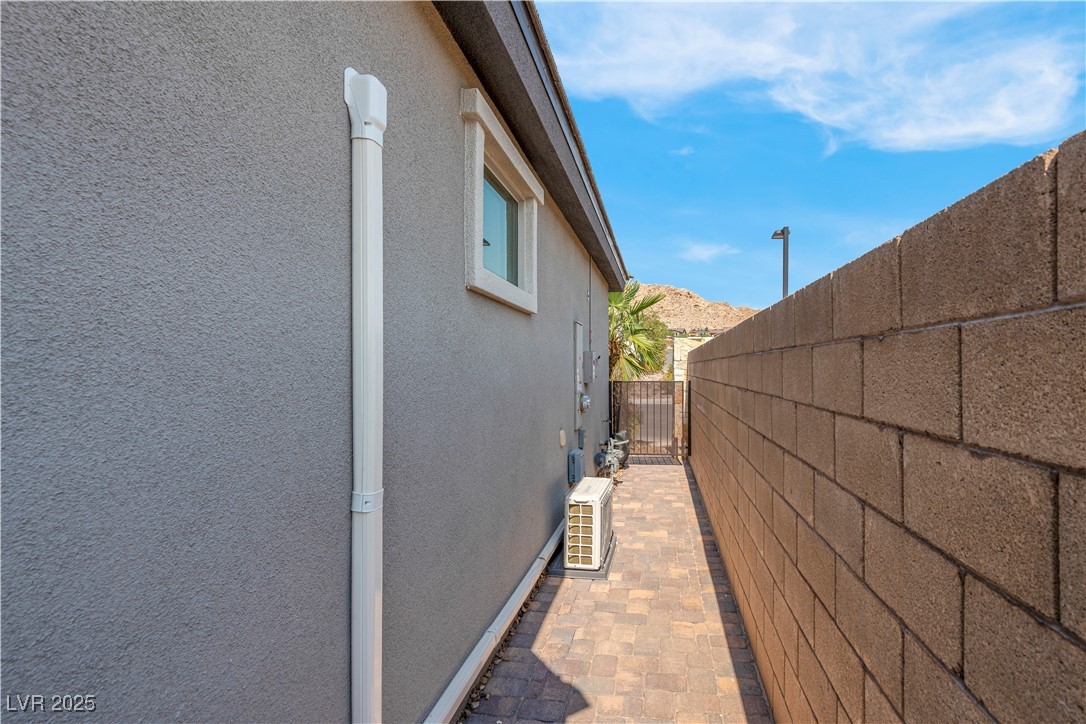 124 Lake Oasis Street Henderson NV 89011