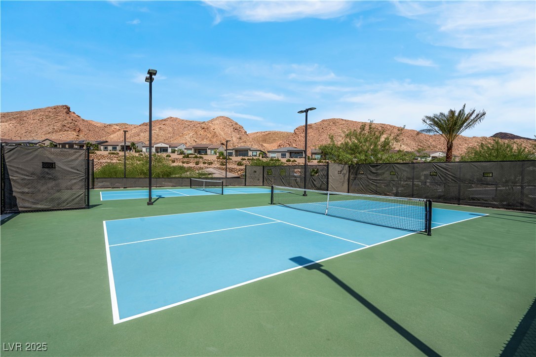 124 Lake Oasis Street Henderson NV 89011