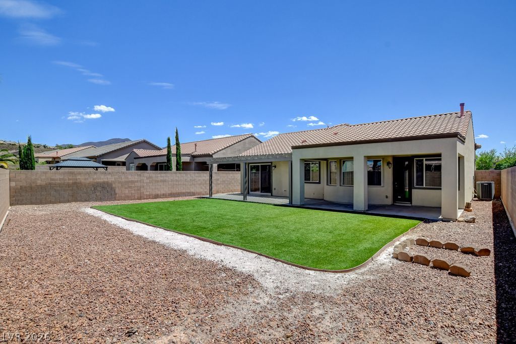 2756 Leys Burnett Avenue Henderson NV 89044