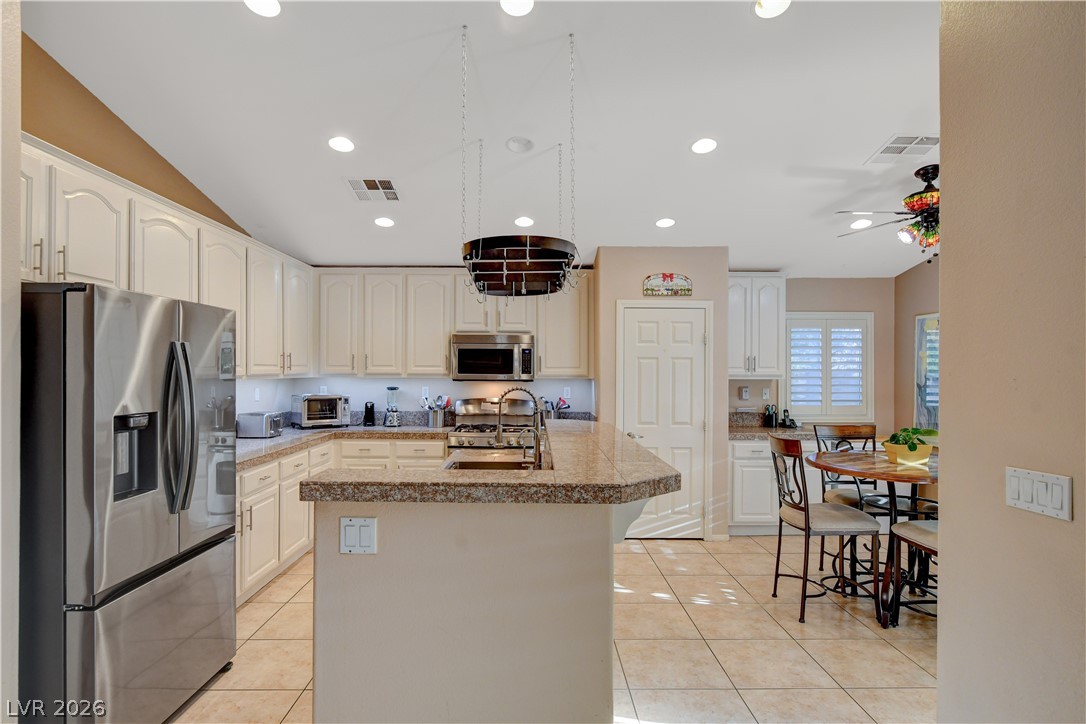1715 Bluff Hollow Place North Las Vegas NV 89084