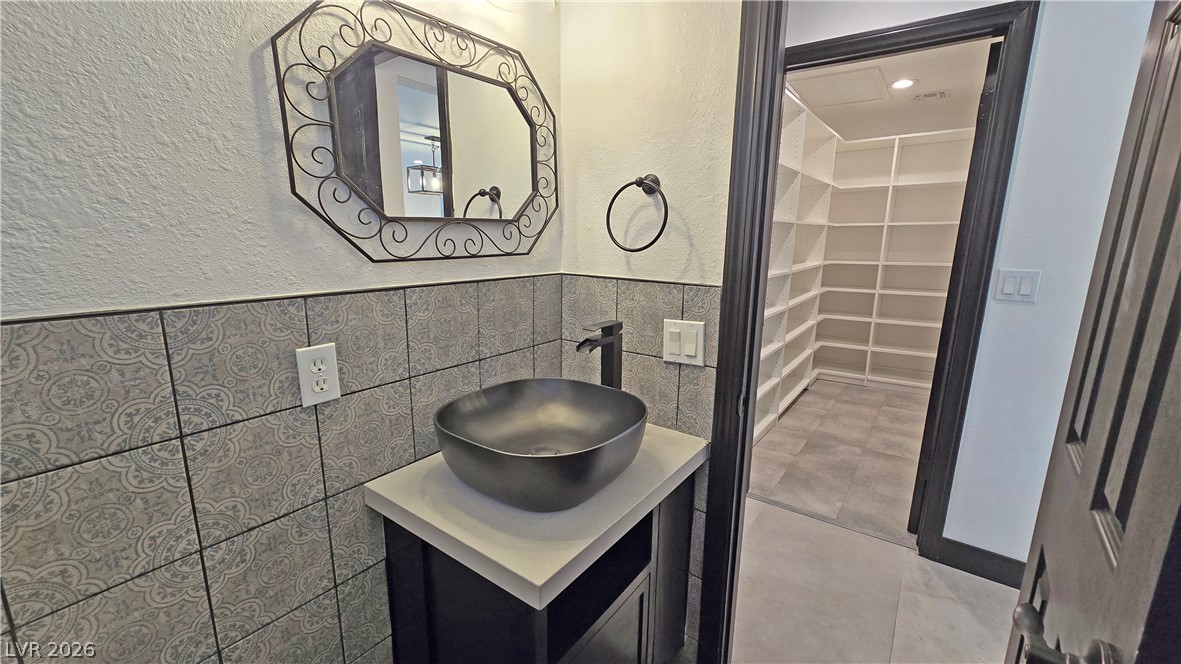 2870 Belcastro Street Las Vegas NV 89117