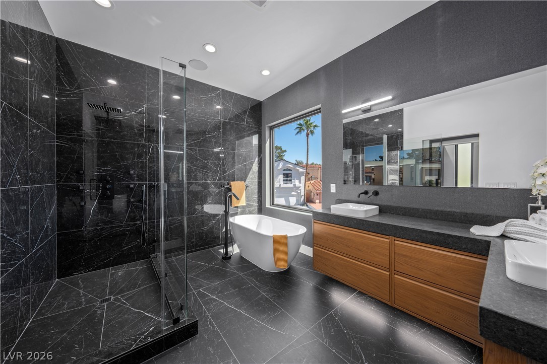 2824 Queens Courtyard Drive Las Vegas NV 89109