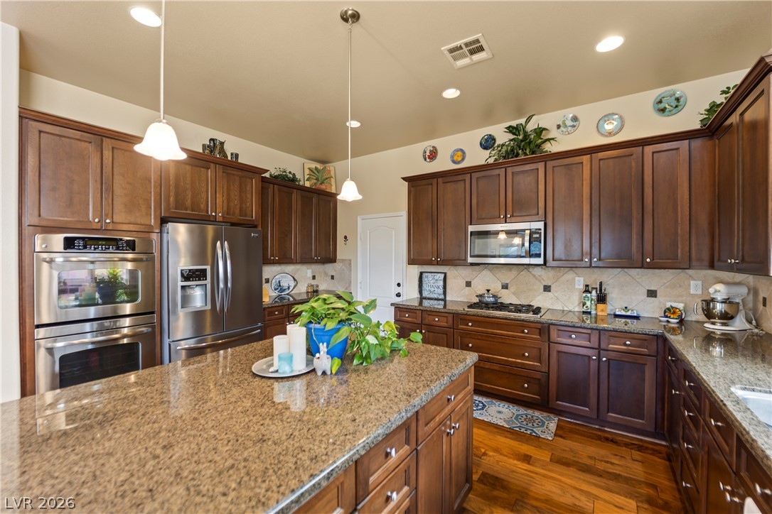 6864 Desert Island Street Las Vegas NV 89149