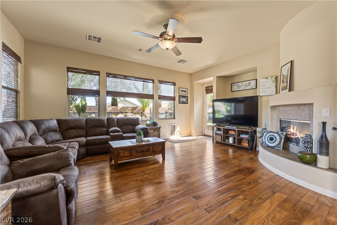 6864 Desert Island Street Las Vegas NV 89149
