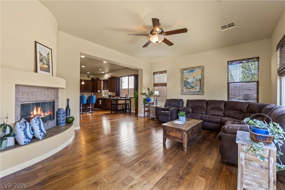 6864 Desert Island Street Las Vegas NV 89149