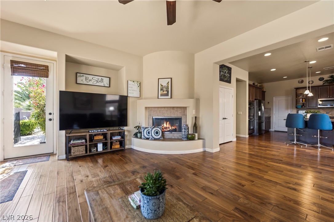 6864 Desert Island Street Las Vegas NV 89149