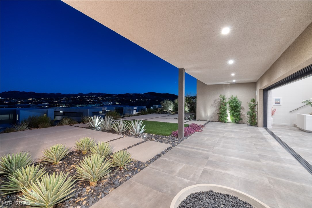 25 Falling Ridge Lane Henderson NV 89011
