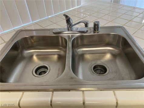 7968 Dinsmore Drive Las Vegas NV 89117