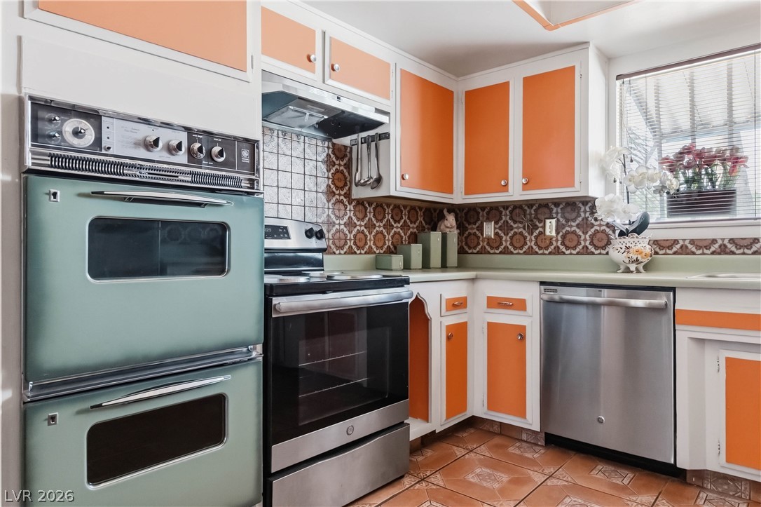 3232 Pawnee Drive Las Vegas NV 89169