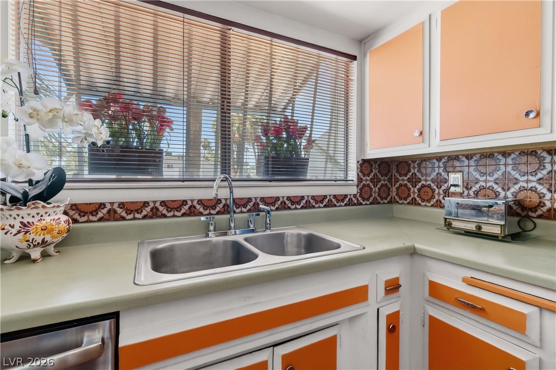 3232 Pawnee Drive Las Vegas NV 89169