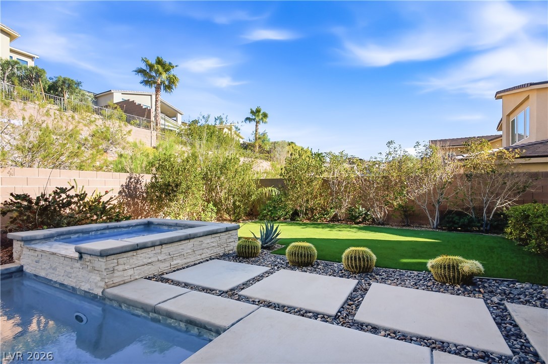 8 Vista Outlook Street Henderson NV 89011