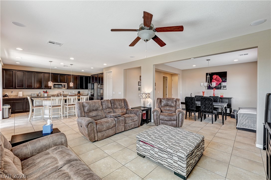 8026 Ponderosa Hill Street Las Vegas NV 89113