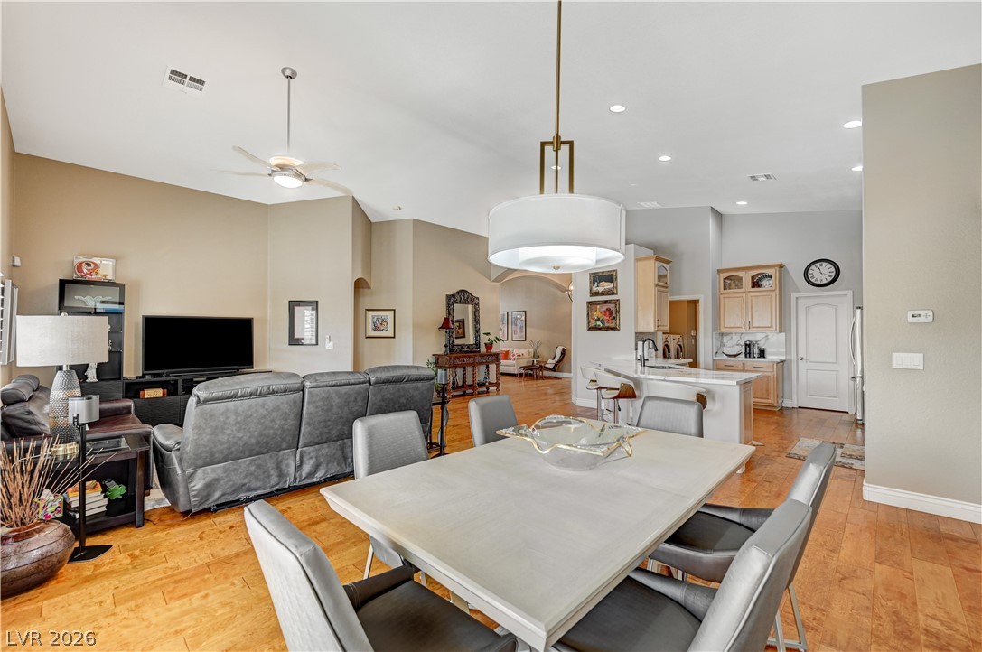 5669 Victoria Regina Avenue Las Vegas NV 89139