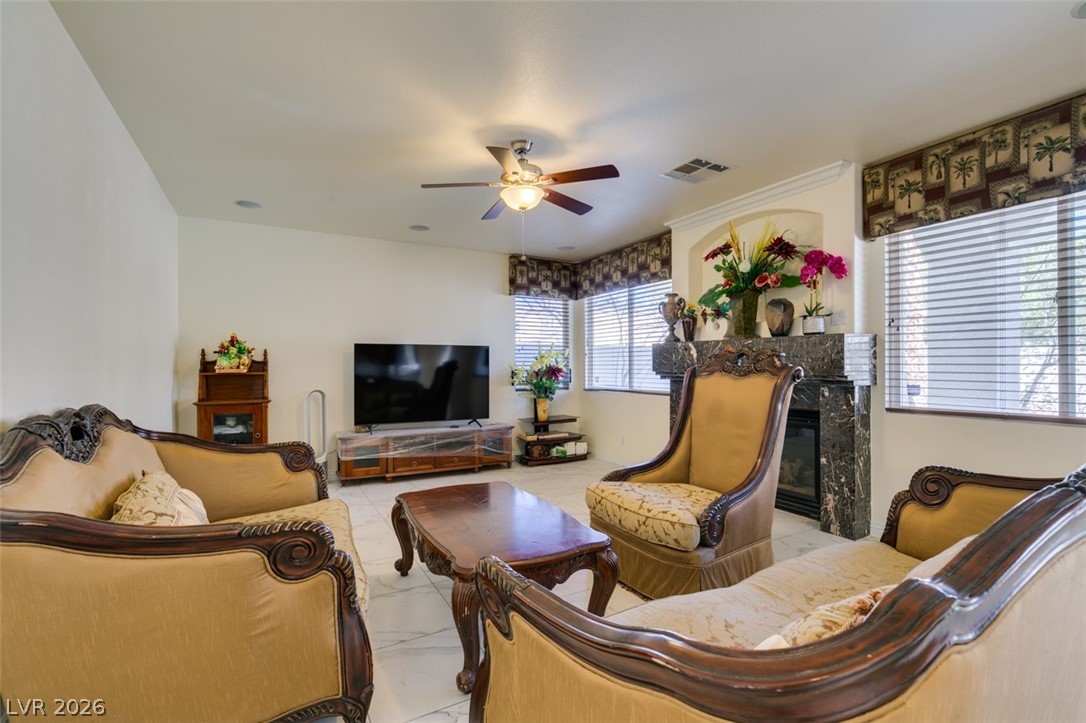 10 Gulf Pines Avenue Las Vegas NV 89148