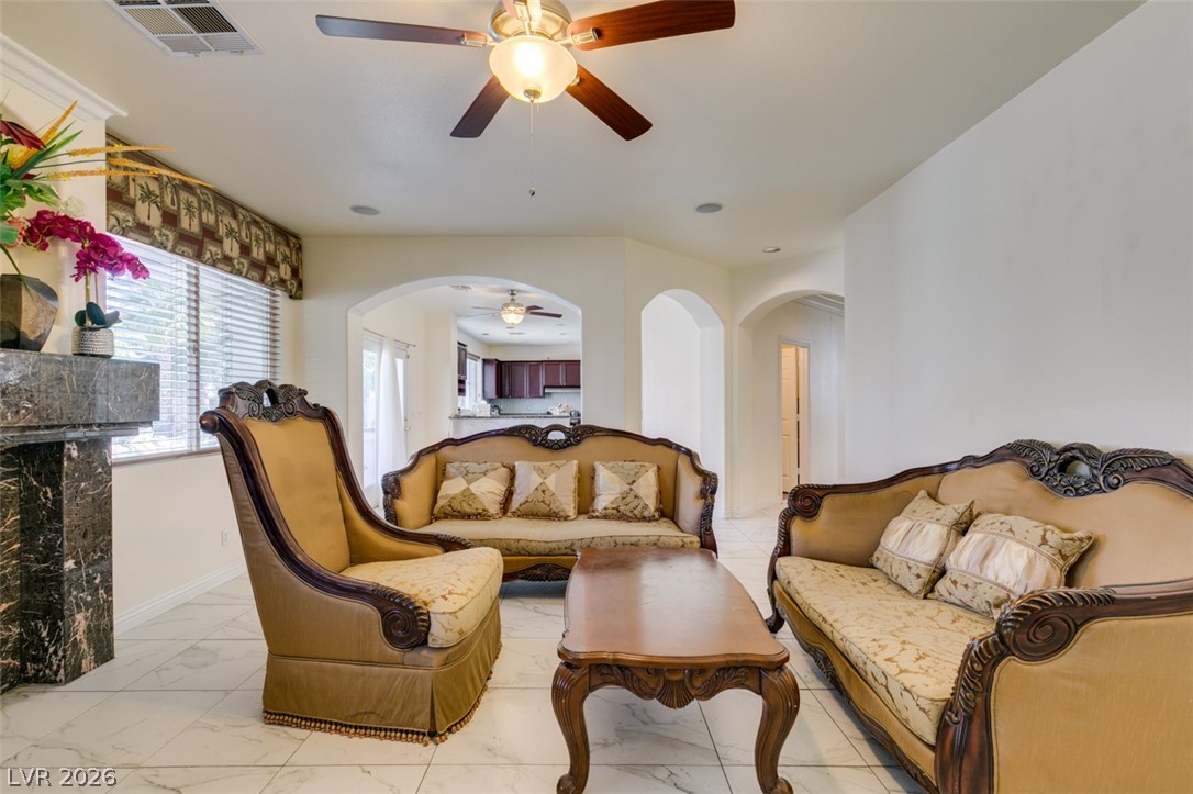 10 Gulf Pines Avenue Las Vegas NV 89148