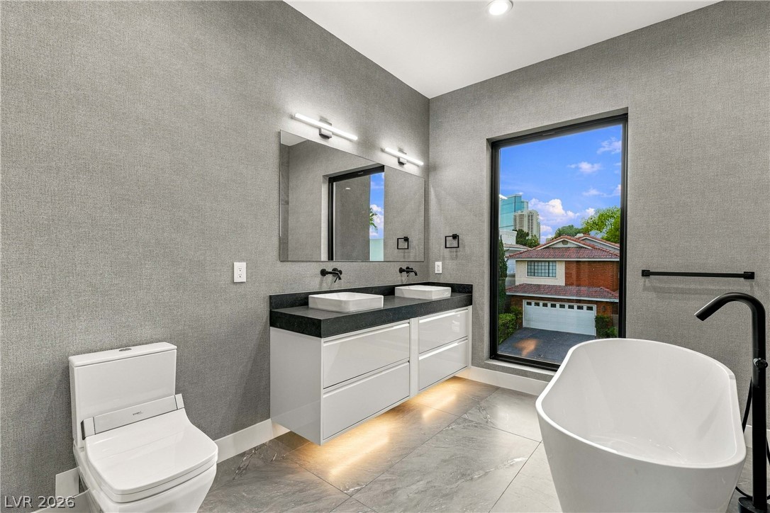 2824 Queens Courtyard Drive Las Vegas NV 89109