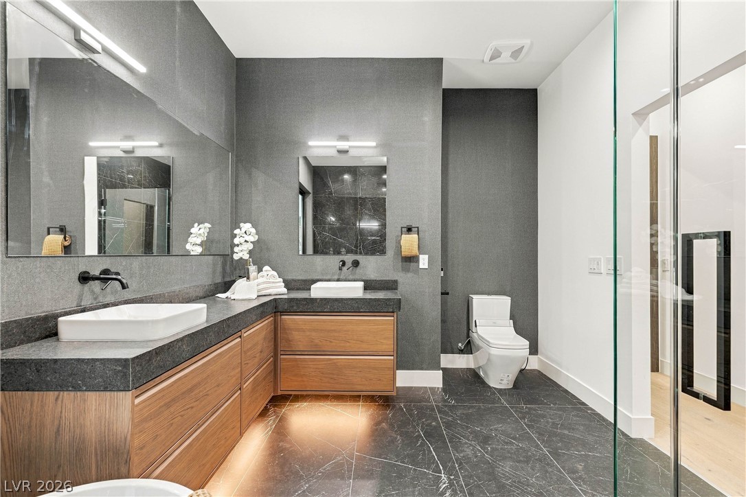 2824 Queens Courtyard Drive Las Vegas NV 89109