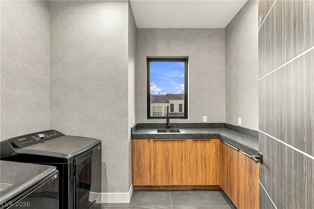 2824 Queens Courtyard Drive Las Vegas NV 89109