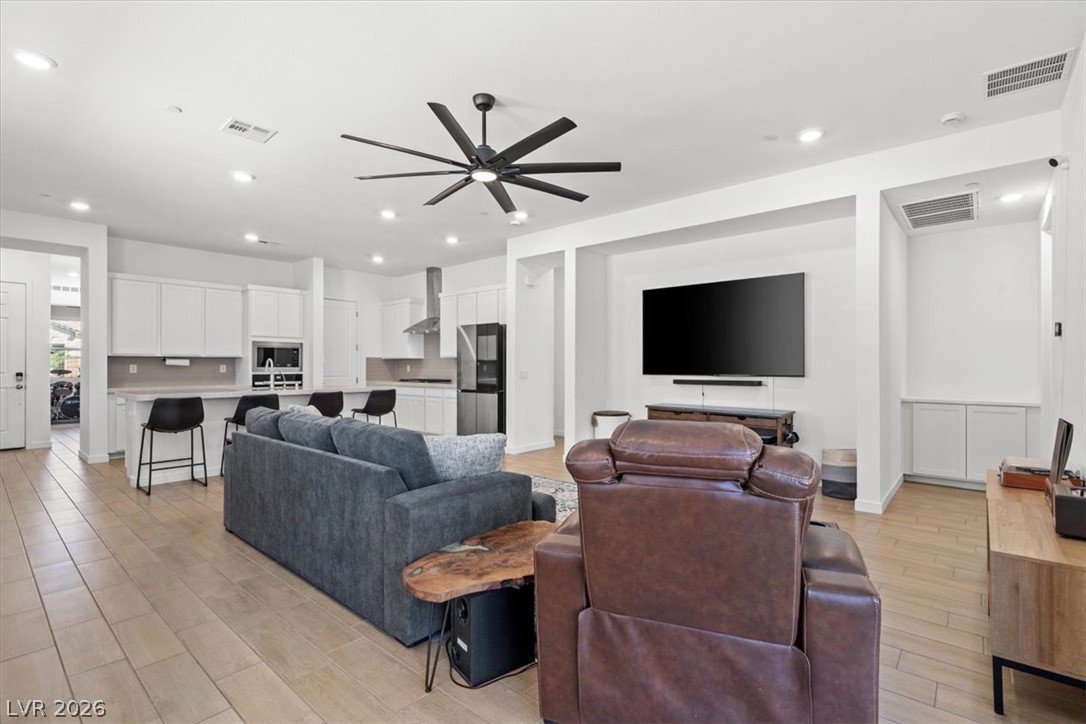 823 Eaton Falls Street Henderson NV 89011