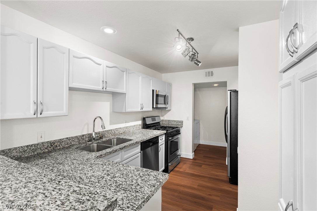 7604 Connemara Avenue Las Vegas NV 89128