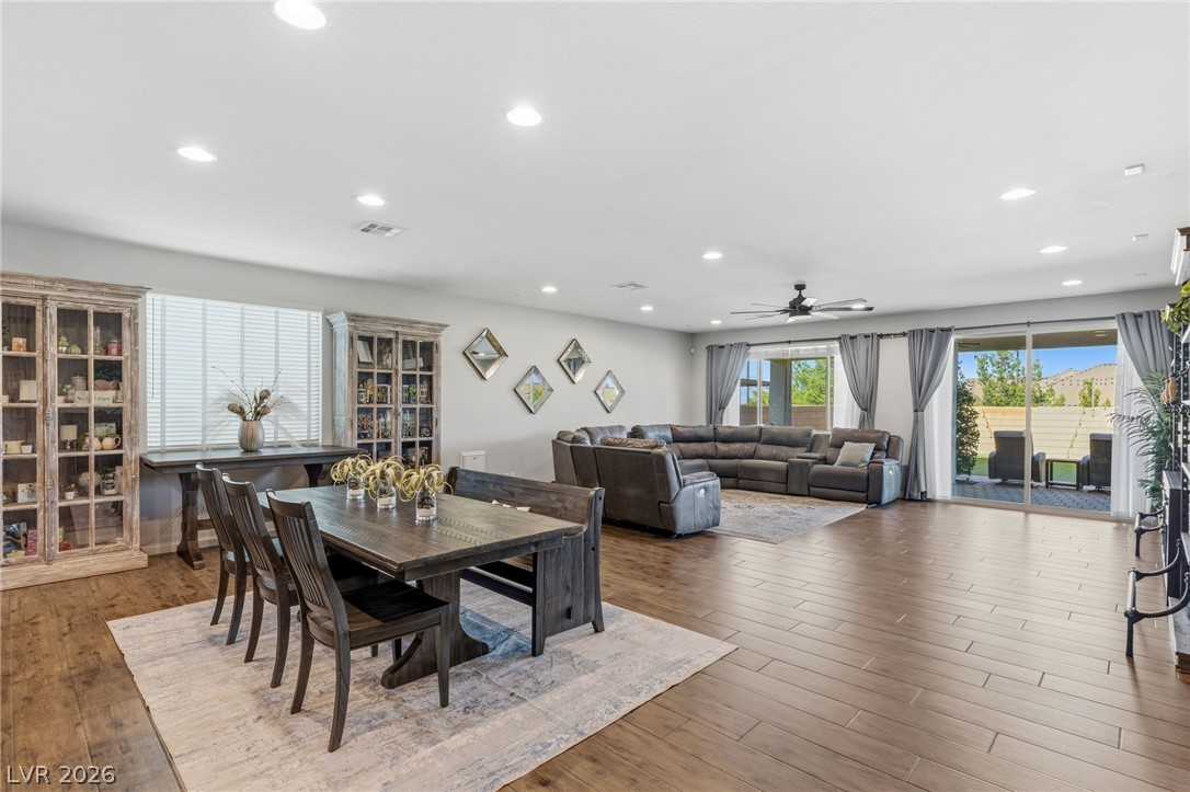 6380 Regina Ridge Street Las Vegas NV 89149